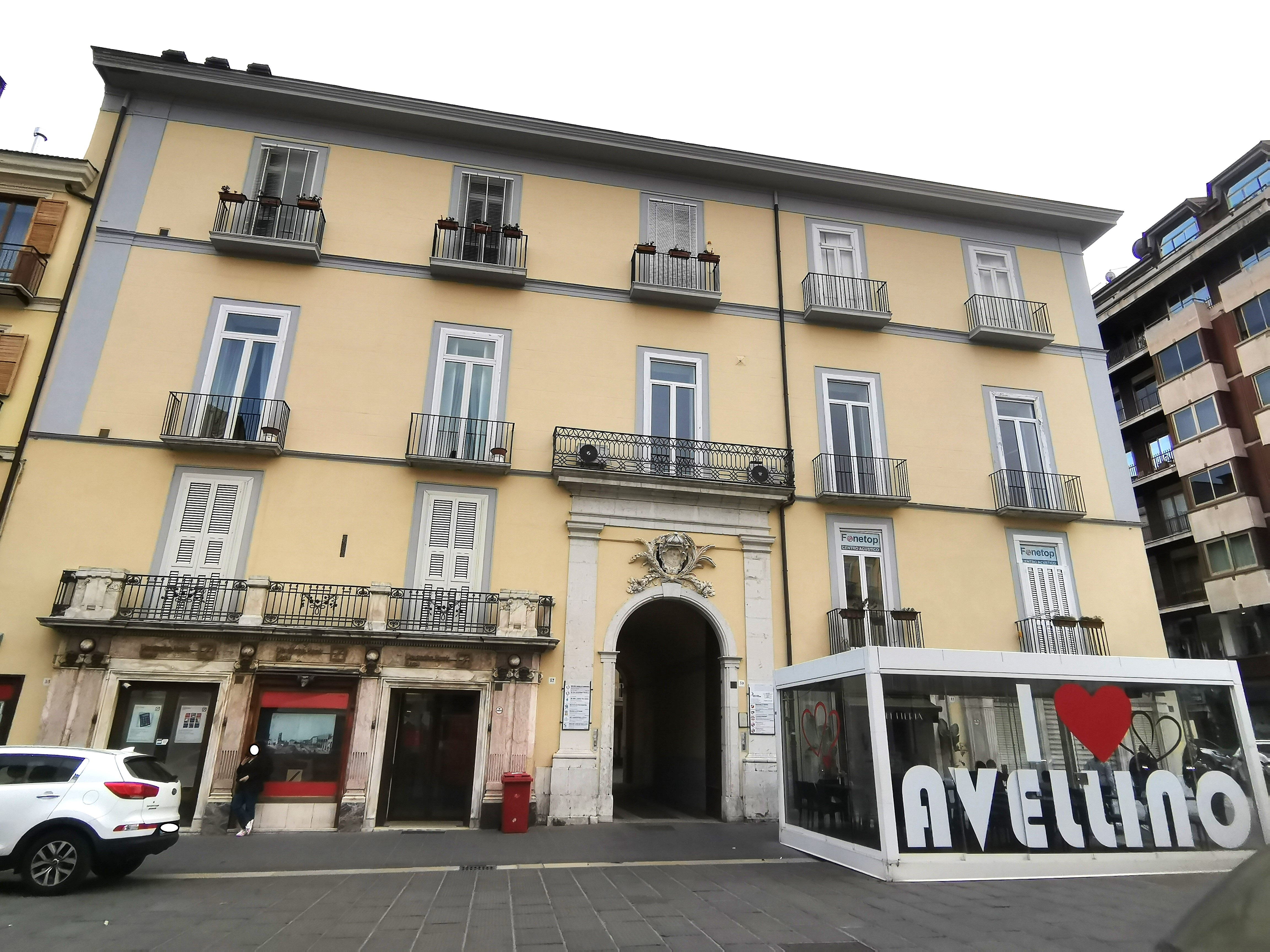 APPARTAMENTO RISTRUTTURATO CON ESCLUSIVO TERRAZZO IN CENTRO CITTA’